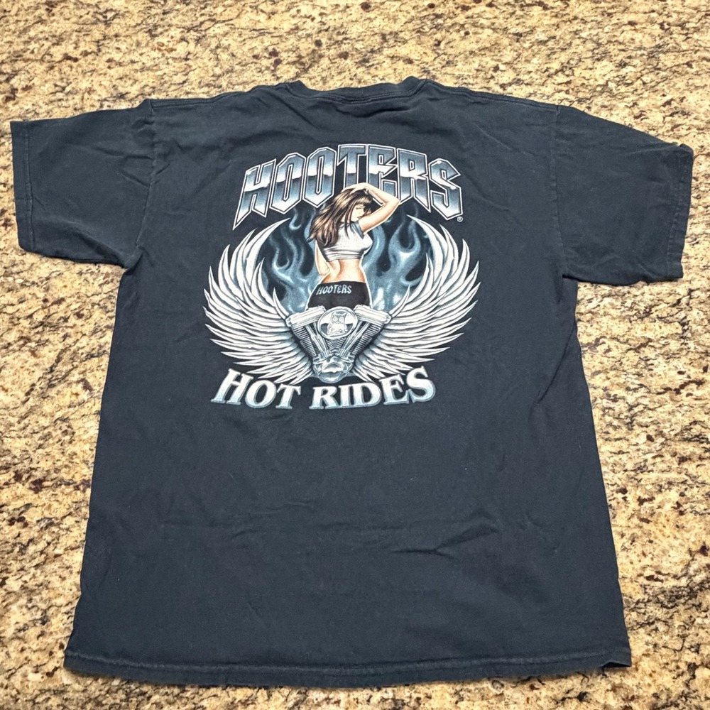 Hooters Hot Rides Graphic T-Shirt Mens L Black Biker Motorcycle Wings Pinup v